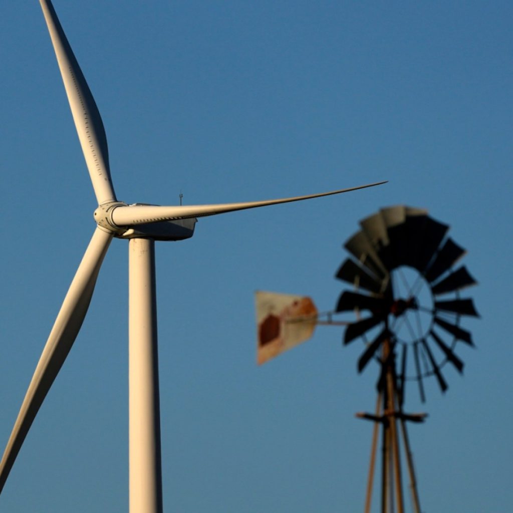 découvrez le parc éolien d'aigle dans l'hérault, un site innovant engagé dans la transition énergétique. explorez ses installations modernes qui transforment l'énergie du vent en électricité verte, contribuant ainsi à un avenir durable pour la région.
