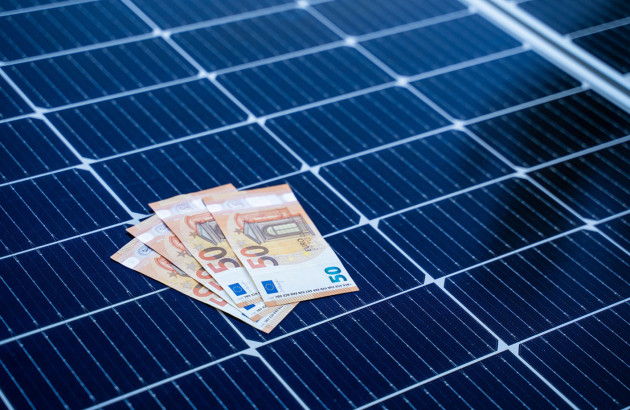 d&eacute;couvrez le co&ucirc;t des panneaux solaires pour optimiser votre consommation d'&eacute;nergie et r&eacute;duire votre facture d'&eacute;lectricit&eacute;. informez-vous sur les prix, les aides financi&egrave;res disponibles et les avantages &agrave; long terme de l'&eacute;nergie solaire.