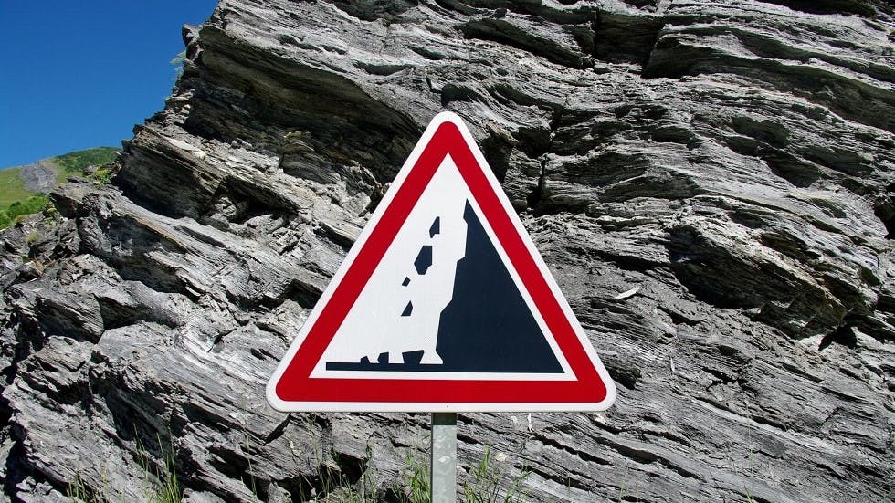 d&eacute;couvrez tout ce qu'il faut savoir sur le co&ucirc;t et les risques li&eacute;s &agrave; l'installation de panneaux. informez-vous sur les diff&eacute;rentes options, les investissements n&eacute;cessaires et les &eacute;ventuels dangers pour faire un choix &eacute;clair&eacute;.