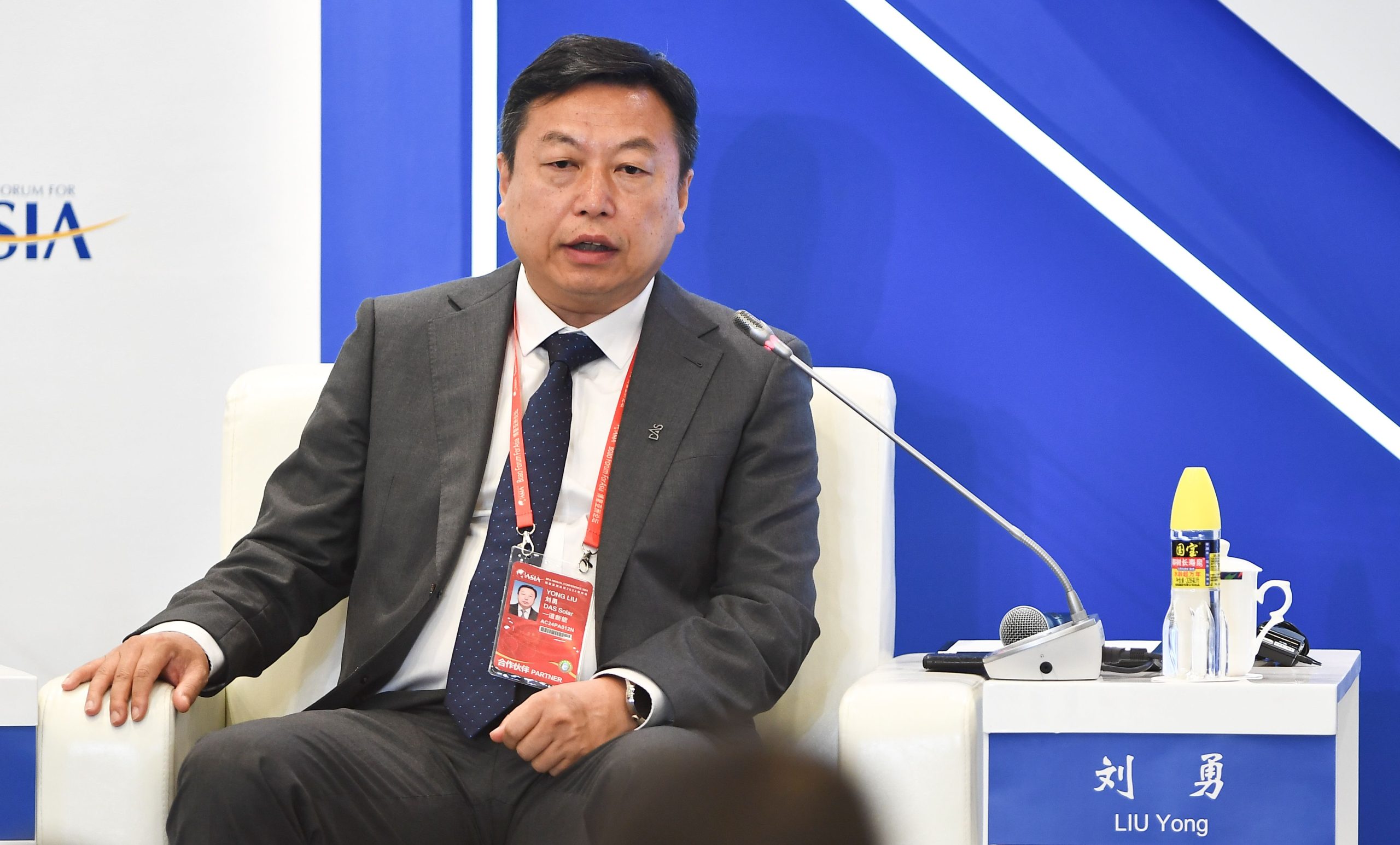 d&eacute;couvrez les avanc&eacute;es impressionnantes de la gigafactory de das solar dans le doubs, un projet innovant qui r&eacute;volutionne la production d'&eacute;nergie solaire et stimule l'&eacute;conomie locale. plongez dans l'univers des technologies durables et des solutions &eacute;nerg&eacute;tiques de demain.