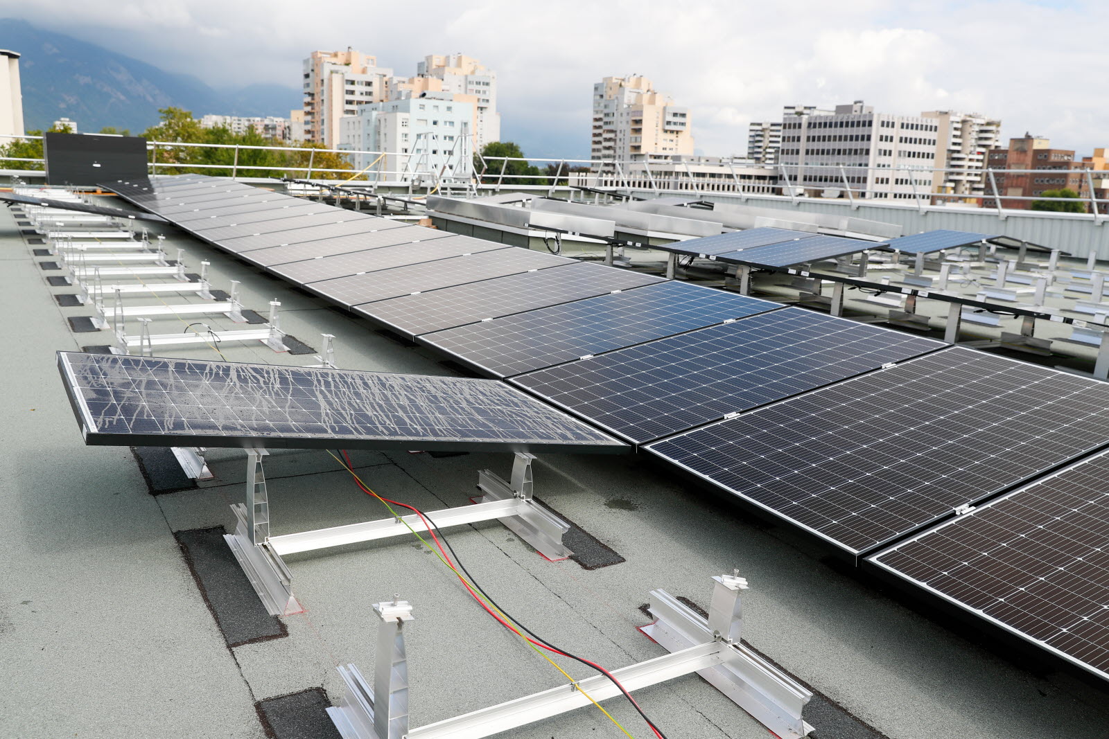 d&eacute;couvrez les r&eacute;ductions exceptionnelles sur le dispositif maprimer&eacute;nov' solaire pour optimiser l'installation de vos panneaux solaires. profitez d'aides financi&egrave;res pour rendre votre transition &eacute;nerg&eacute;tique plus accessible et r&eacute;duire vos factures d'&eacute;nergie. ne manquez pas cette opportunit&eacute; de b&eacute;n&eacute;ficier d'un logement plus &eacute;cologique et &eacute;conomique !